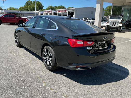 Mosaic Black Metallic 2022 Chevrolet Malibu FWD RS