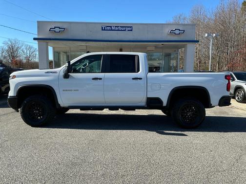 2024 Chevrolet Silverado 2500 4WD Crew Cab Standard Bed ZR2