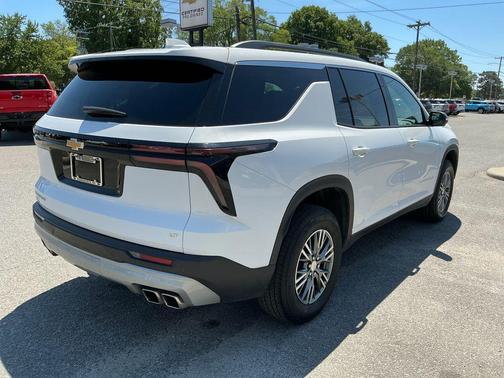 Summit White 2024 Chevrolet Traverse LT