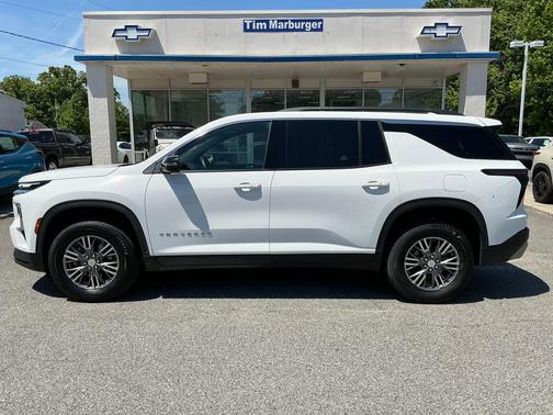 Summit White 2024 Chevrolet Traverse LT