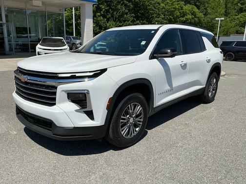 Summit White 2024 Chevrolet Traverse LT