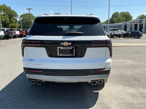 Summit White 2026 Chevrolet Traverse LT
