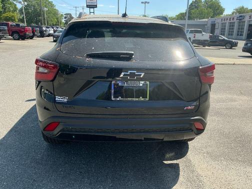 Black Metallic 2026 Chevrolet Trax FWD 2RS