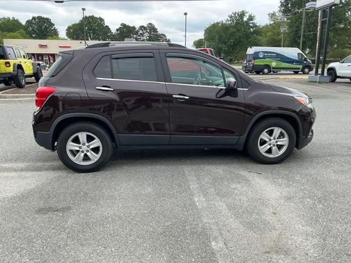 Black Cherry Metallic 2020 Chevrolet Trax LT