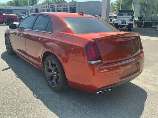 2021 Chrysler 300 S
