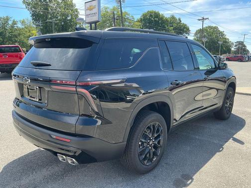 Mosaic Black Metallic 2026 Chevrolet Traverse LT