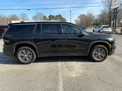 2024 Chevrolet Traverse LS