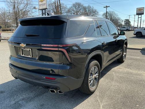 2024 Chevrolet Traverse LS