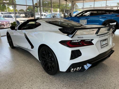 Arctic White 2026 Chevrolet Corvette Stingray w/2LT
