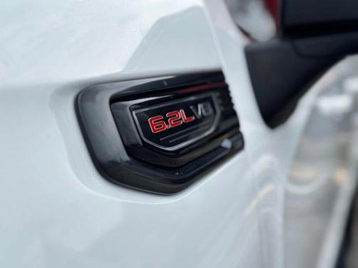 White 2022 GMC Sierra 1500 Limited AT4