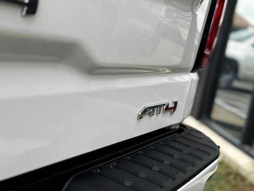 White 2022 GMC Sierra 1500 Limited AT4