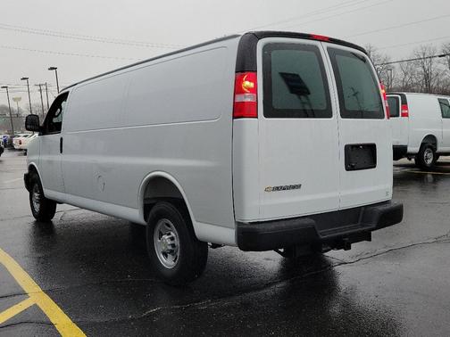 2025 Chevrolet Express 3500 Work Van