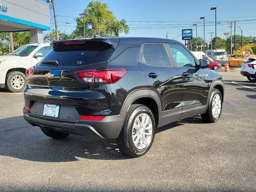 Mosaic Black Metallic 2026 Chevrolet Trailblazer LS