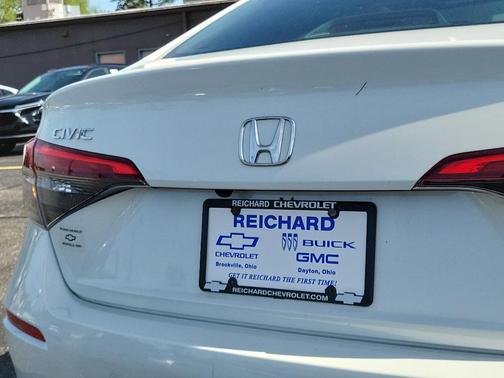 White 2022 Honda Civic Sport