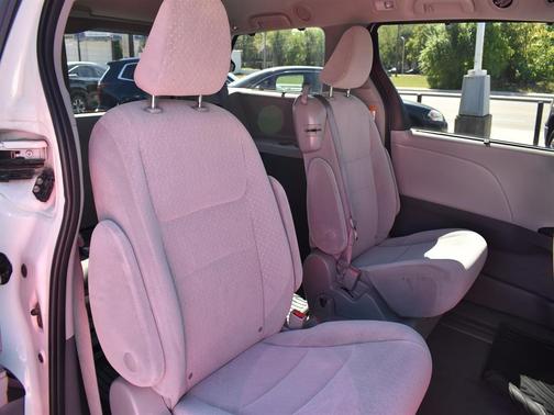 2020 Toyota Sienna LE