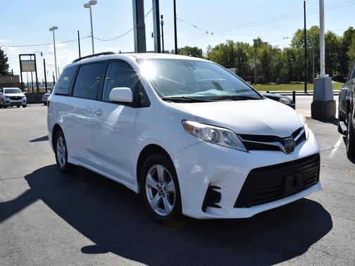 2020 Toyota Sienna LE