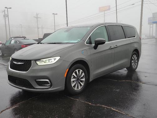 2023 Chrysler Pacifica Hybrid Touring L