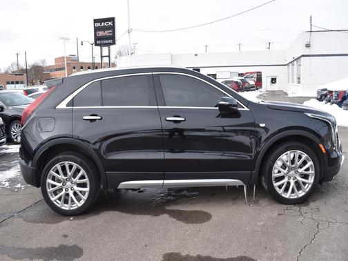 2023 Cadillac XT4 Premium Luxury