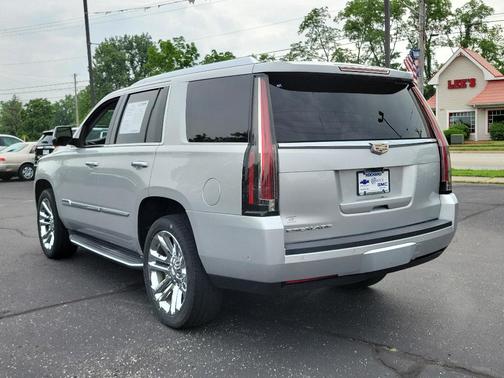 2017 Cadillac Escalade Luxury