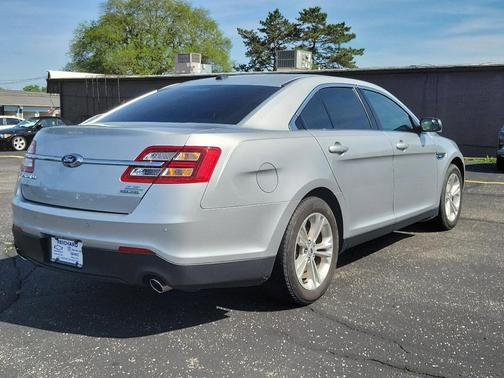 Silver 2018 Ford Taurus SEL