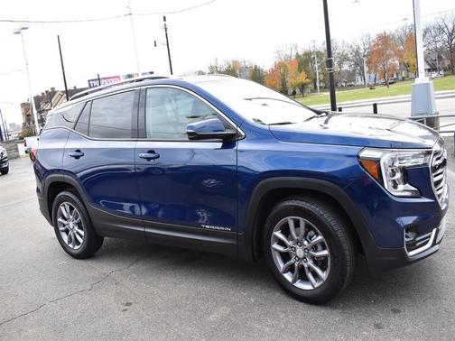 2023 GMC Terrain SLT