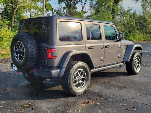 Granite Crystal Clearcoat Metallic 2024 Jeep Wrangler Rubicon