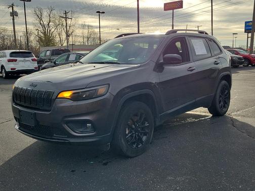 2023 Jeep Cherokee Altitude Lux