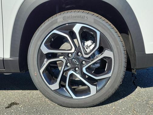 White 2026 Chevrolet Trax 2RS