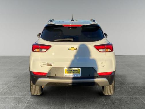 Summit White 2023 Chevrolet Trailblazer LT