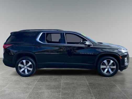 Mosaic Black Metallic 2023 Chevrolet Traverse LT Leather