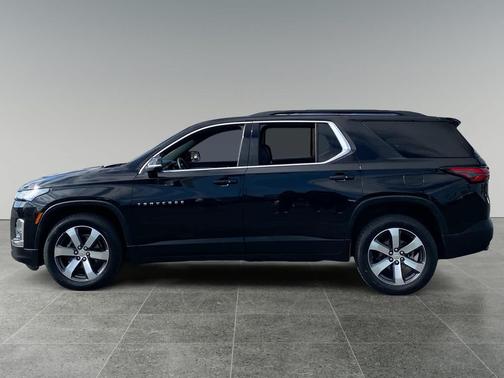 Mosaic Black Metallic 2023 Chevrolet Traverse LT Leather