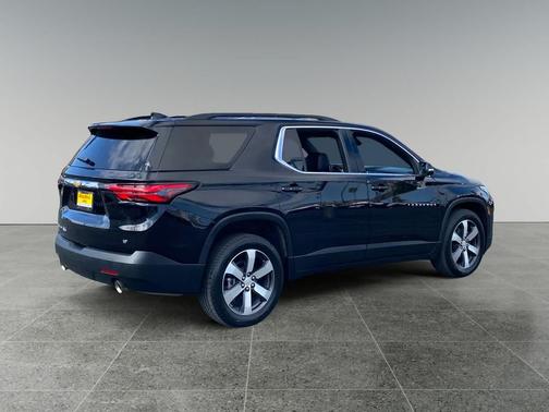 Mosaic Black Metallic 2023 Chevrolet Traverse LT Leather