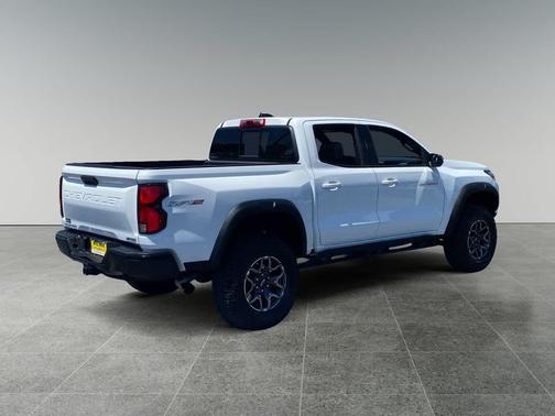 Summit White 2024 Chevrolet Colorado ZR2