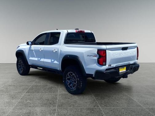 Summit White 2024 Chevrolet Colorado ZR2