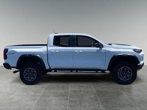 Summit White 2024 Chevrolet Colorado ZR2