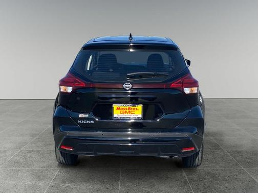Super Black 2024 Nissan Kicks S