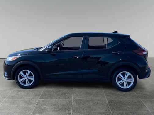Super Black 2024 Nissan Kicks S