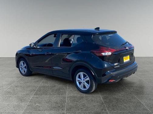 Super Black 2024 Nissan Kicks S