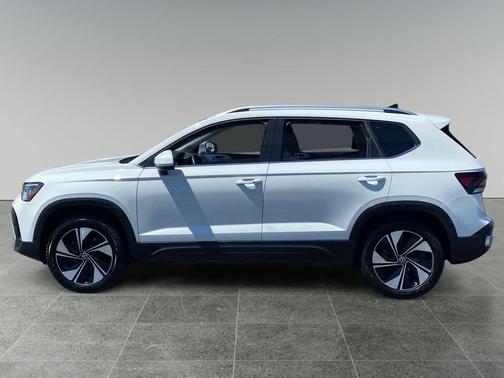 Pure White 2025 Volkswagen Taos 1.5T SE