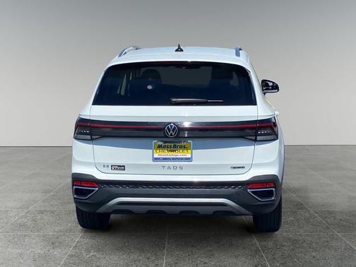 Pure White 2025 Volkswagen Taos 1.5T SE