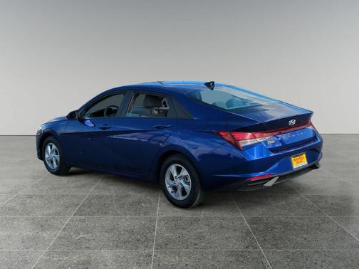 2023 Hyundai ELANTRA SE