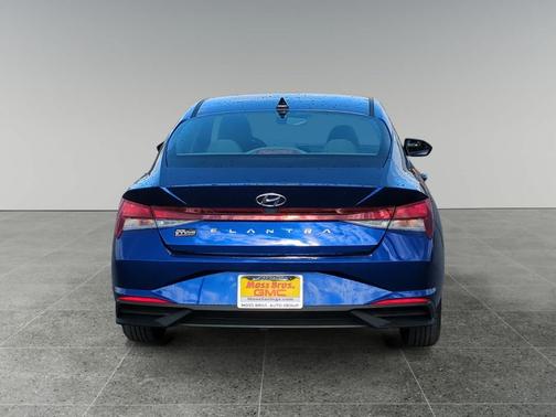 2023 Hyundai ELANTRA SE