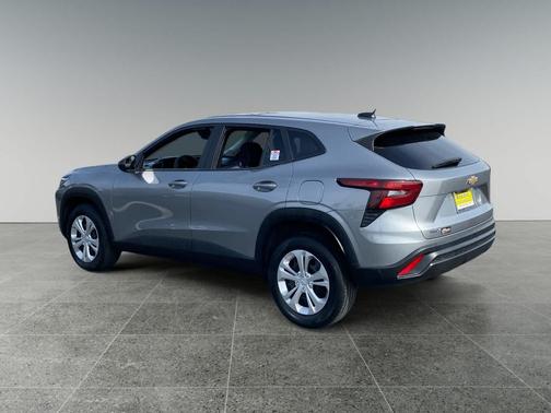 Sterling Gray Metallic 2025 Chevrolet Trax LS