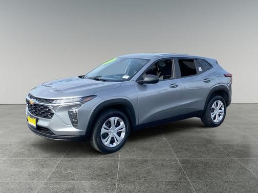 Sterling Gray Metallic 2025 Chevrolet Trax LS