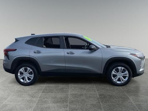 Sterling Gray Metallic 2025 Chevrolet Trax LS
