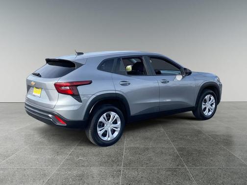 Sterling Gray Metallic 2025 Chevrolet Trax LS