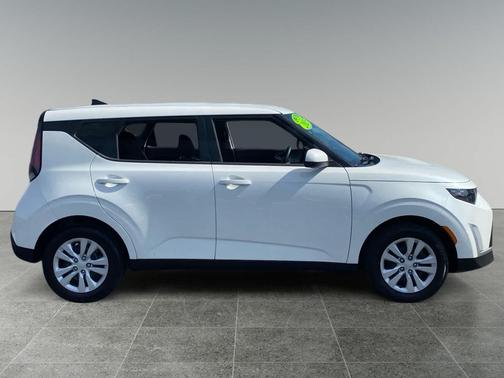 Snow White Pearl 2025 Kia Soul LX
