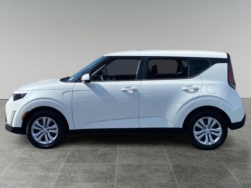 Snow White Pearl 2025 Kia Soul LX