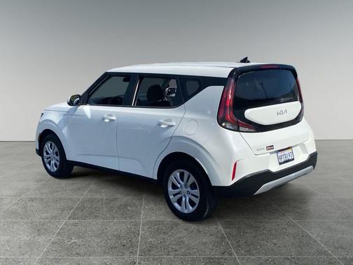 Snow White Pearl 2025 Kia Soul LX