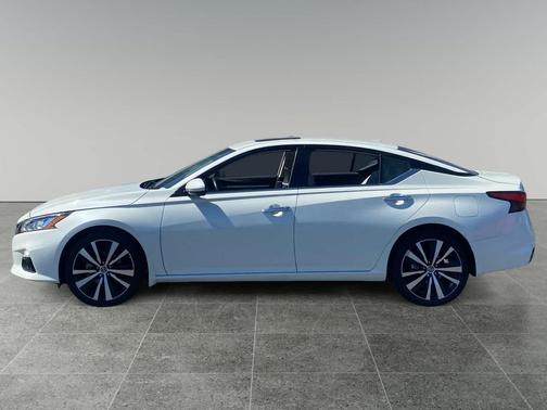 Pearl White Tricoat 2022 Nissan Altima Platinum Intelligent AWD